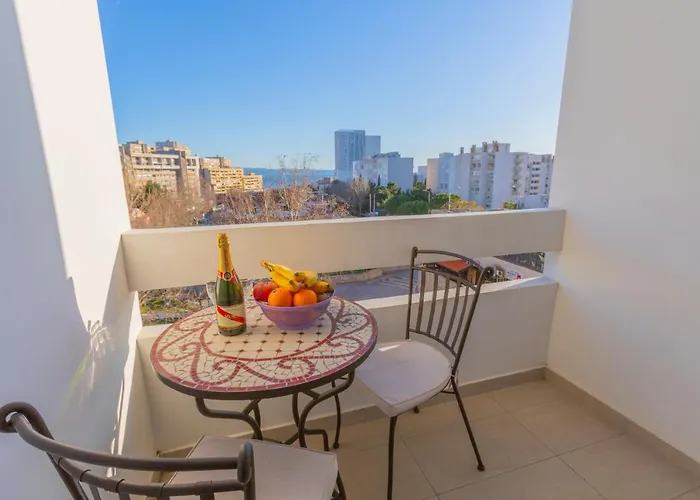 Apartment Spacious Apartment -10 Min Walk To Znjan Beach, Split *