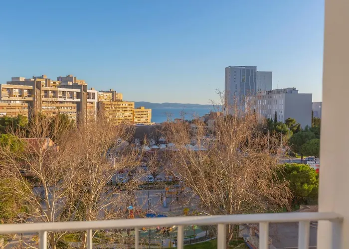 Apartment Spacious Apartment -10 Min Walk To Znjan Beach, Split *