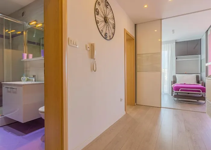 Spacious Apartment -10 Min Walk To Znjan Beach, Split Split