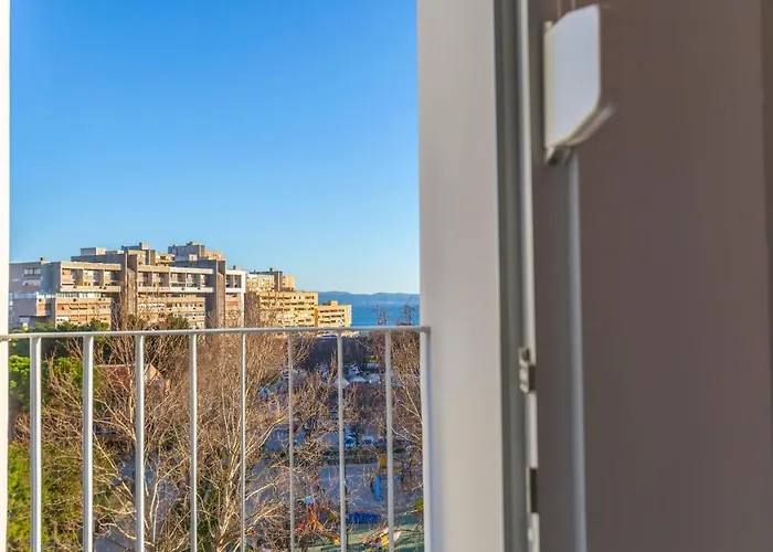 Apartment Spacious Apartment -10 Min Walk To Znjan Beach, Split Split