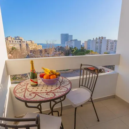 Lägenhet Spacious Apartment -10 Min Walk To Znjan Beach, Split *