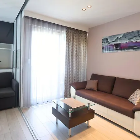 Spacious -10 Min Walk To Znjan Beach, *