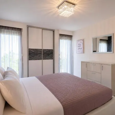 Lavender Znjan -10 Min Walk To Znjan Beach, Apartment