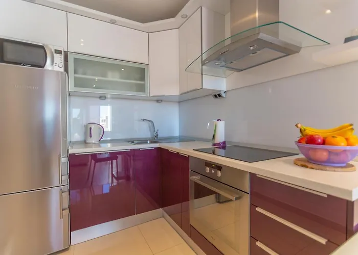 Spacious Apartment -10 Min Walk To Znjan Beach, Split