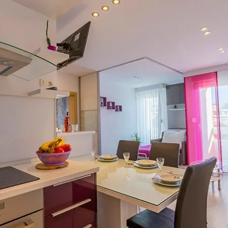 Apartment Split شقة